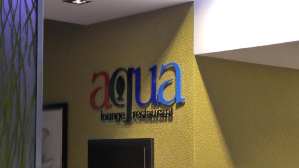 Aqua in tde Crowne Plaza Hotel